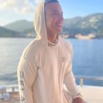 Daddy Yankee Instagram - Celebrando el cumpleaños de mi hermano @bermudez_ministries con mi hermana Coral y mi familia. DIOS TE BENDIGA Bermudez, tu segundo apellido es AYALA, así que estamos en FAMILIA! 😂😂 🙏🏽 Puerto Rico