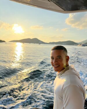 Daddy Yankee Instagram - Celebrando el cumpleaños de mi hermano @bermudez_ministries con mi hermana Coral y mi familia. DIOS TE BENDIGA Bermudez, tu segundo apellido es AYALA, así que estamos en FAMILIA! 😂😂 🙏🏽