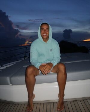 Daddy Yankee Instagram - Raymond Ayala Rodríguez ☀️🌙💫
Fotos by: @jesaaelys 📸😘🌹