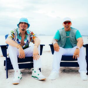 Daddy Yankee Instagram - Ta cogiendo sol en la 🌊 🏝️ 🏖️
Pero el ❤️‍🔥 lo tiene 🥶 🎵 

#Beachy