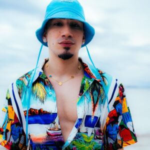 Daddy Yankee Instagram - Ta cogiendo sol en la 🌊 🏝️ 🏖️
Pero el ❤️‍🔥 lo tiene 🥶 🎵 

#Beachy