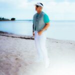 Daddy Yankee Instagram - Ta cogiendo sol en la 🌊 🏝️ 🏖️ Pero el ❤️‍🔥 lo tiene 🥶 🎵 #Beachy