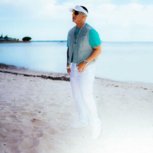 Daddy Yankee Instagram - Ta cogiendo sol en la 🌊 🏝️ 🏖️
Pero el ❤️‍🔥 lo tiene 🥶 🎵 

#Beachy