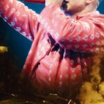 Daddy Yankee Instagram - FAMILIA! LLEGAMOS A LA META 🏁 Gracias a todos quienes me acompañaron en el show de ayer! Montamos la discoteca más grande del mundo entero! 🎶🎉🇵🇷 Y quienes no puedan venir hoy quiero que me acompañen en mi LIVE STREAMING especial para todos ustedes. El link se los dejo en mis historias destacadas 📲