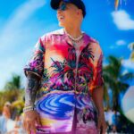 Daddy Yankee Instagram - Esta historia me motivó mucho. Conocí por primera vez a @omarcourtz en un concurso de Mini Daddy Yankee en el programa “NO TE DUERMAS” en Puerto Rico. 15 años después grabamos juntos el tema “BEACHY”. Una prueba más, que los sueños y las metas se cumplen. Ahora, a vacilar el verano en la BEACHY, en nombre de todos esos soñadores en el mundo! Young DY con Baby OC BEACHY 🥥 BEACHY 🏖️ BEACHY ☀️
