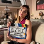 Dafne Fernández Instagram - Todos los rodajes son especiales pero creo que lo que ha ocurrido en #4estrellas ha sido algo único y especial. Nunca había estado en una serie diaria y os diré que es de las cosas más intensas que voy a vivir, no sólo por el ritmo del día a día en el set sino también por el trabajo que cada actriz y actor tiene que hacer en su casa. Todo el equipo artístico y técnico nos hemos involucrado al 100% en este proyecto y no puedo estar más feliz de haber estado rodeada de tanto talento. Ahora la serie es vuestra. Nos vemos en Vera del Rey de lunes a jueves a las 21:50h en @rtve ⭐️⭐️⭐️⭐️
