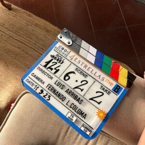 Dafne Fernández Instagram - Todos los rodajes son especiales pero creo que lo que ha ocurrido en #4estrellas ha sido algo único y especial. Nunca había estado en una serie diaria y os diré que es de las cosas más intensas que voy a vivir, no sólo por el ritmo del día a día en el set sino también por el trabajo que cada actriz y actor tiene que hacer en su casa. Todo el equipo artístico y técnico nos hemos involucrado al 100% en este proyecto y no puedo estar más feliz de haber estado rodeada de tanto talento. Ahora la serie es vuestra. 
Nos vemos en Vera del Rey de lunes a jueves a las 21:50h en @rtve ⭐️⭐️⭐️⭐️