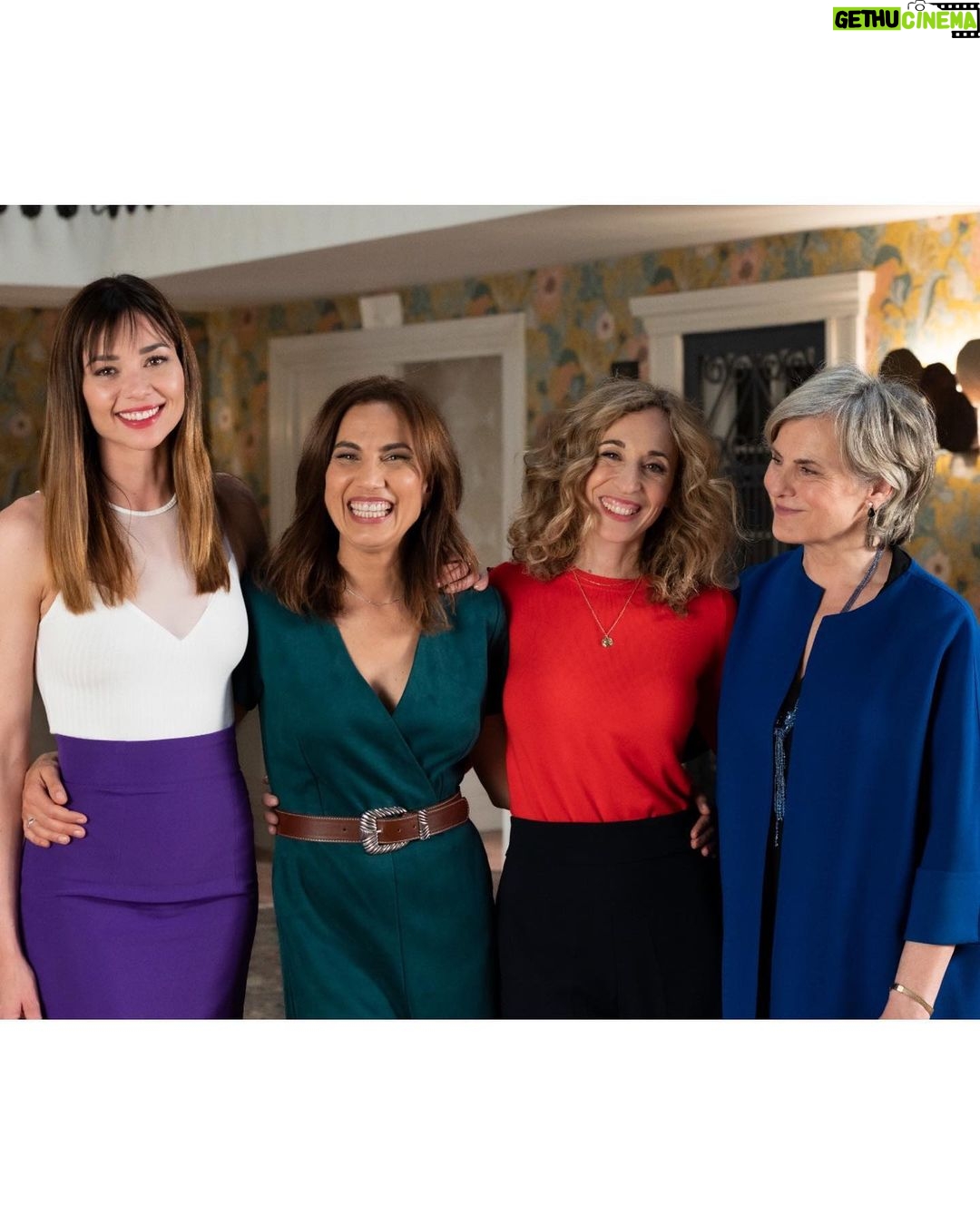 Dafne Fernández Instagram - Ayer presentamos a la prensa #4estrellas ⭐️⭐️⭐️⭐️ que muy muy pronto podréis ver en @rtve @thegoodmoodproductions