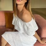 Dafne Fernández Instagram - Ya llega el veranito 🌞 y no puedo tener más ganas de estrenar este vestidazo de la colección White Summer de Esmara by @lidlespana ¿Qué os parece? Os leo! Ya disponible en @lidlespana #VísteteLibreConEsmara #publi