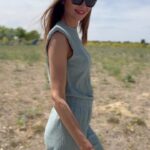 Dafne Fernández Instagram - Os presento la colección Lino de ESMARA🩶 No me puede gustar mas este conjunto que queda diviiiiiinooooo en tejidos de fibra natural y la producción respetuosa con el medioambiente. Ya lo tenéis disponible en @lidlespana ✨ #vístetelibreconesmara #publi Cámara @gonzalocaps 💘