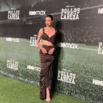 Dafne Fernández Instagram – Mañana se ESTRENA “Pollos Sin Cabeza” en @hbomaxes 🐥⚽️❤️🔥
Para la presentación escogí un espectacular vestido de @isabelsanchiscostura
@justeneshoes
@messikajewelry
Style by @martadonday