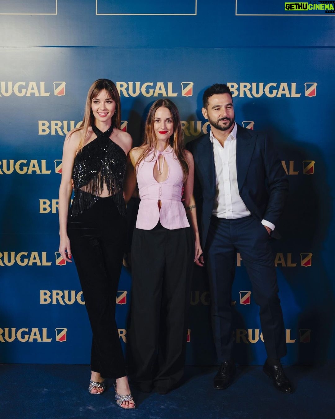 Dafne Fernández Instagram - El pasado jueves disfruté de un momento único junto a @ronbrugal_es y mis amigos @silvia__alonso y @avelazquezb 4 chef 👨🍳 👩🍳 maravillosos nos prepararon un menú que crearon inspirados en nuestra historia de amistad y ha sido una de las experiencias más increíbles de mi vida. Cómo han transladado a unos platos la esencia de nuestra amistad ha sido totalmente alucinante. En el evento se ha presentado la nueva edición de la unión de alta coctelería y alta gastronomía en una ruta gastronómica que podréis disfrutar por todo el país. #BrugalAmistadVerdadera #1888ElRonGastro (Disfruta de un consumo responsable) Publi Look @gualtercong Jerez de la Fra.