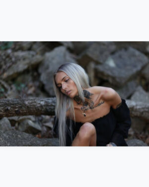 Daisy Coleman Instagram - Hey, bartender 🙋🏼‍♀️
I’d like one cat, on the rocks please 😋😇😂 The beauty of this session with @photosbyeric is I haven’t edited a single photo. Enjoy me, 100% raw and uncut
•
•
•
#tattooedmodels #kcmo #kcmodels #naturephotography #thegreyprojects
