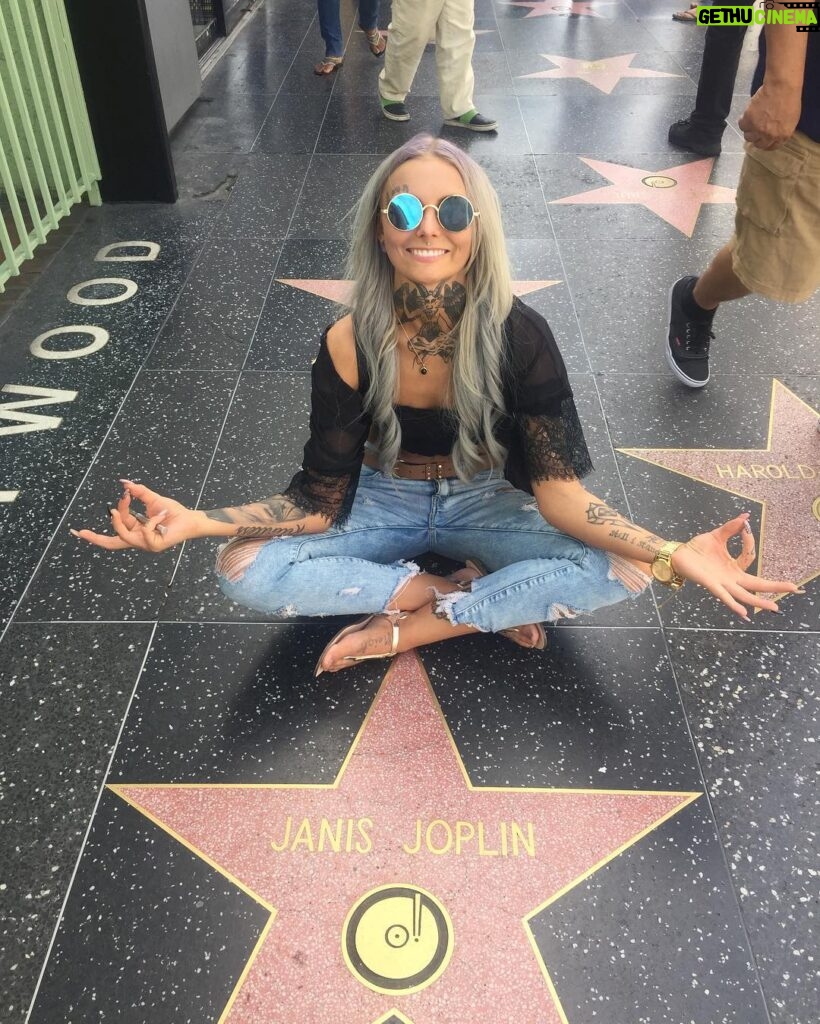 Daisy Coleman Instagram - Groovy🌻 Hollywood Walk of Fame