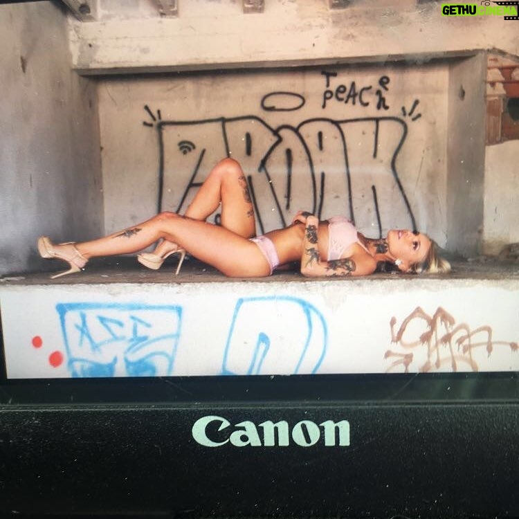 Daisy Coleman Instagram - Probably thinking about food and stuffs. #tattooedgirls #tattooedmodel Who wants to see some more shots from today 🙋🏼♀️😋😇 • • • • Kansas City, Missouri
