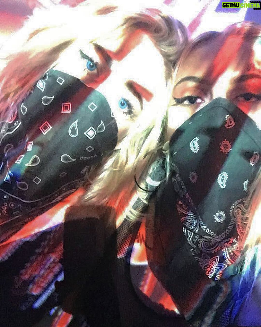 Daisy Coleman Instagram - Just some angels in the city of killas 💙💙💙 Kansas City, Missouri