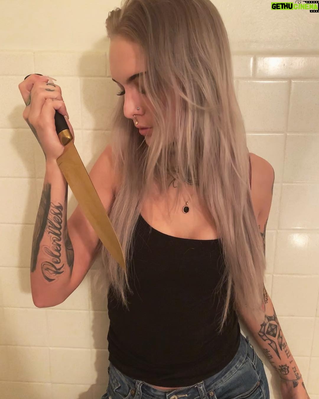 Daisy Coleman - 2.4K Likes - Sheena Star 💫 internet and cosplay sensation
•
•
•
@crudecomicscinema
#texasdeathtrippin
Would you guys be some angels and go check out this film I’ve been working on? 🖤