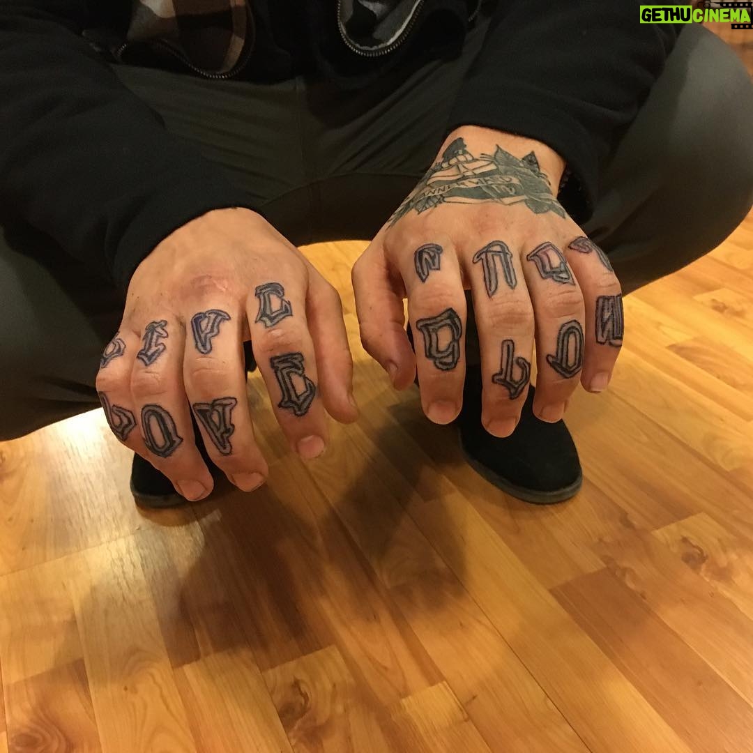 Daisy Coleman Instagram - My favorite thing is to blast a set of knuckles π€πΌπ What is your favorite tattoo that you have? #inkstylezstudio #ladytattooist #blackandgreytattoo