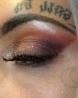 Daisy Coleman Instagram - I just want u guys to appreciate the blend on my shadow. Sorry for no tutorial today 💔💔💔 I had a photo shoot so I promise I’ll get back to them okay ily guys 🖤 •
•
•
#katvond #smashbox #milk #urbandecay #ardelllashes #anastasiabeverlyhills #bareminerals #maccosmetics