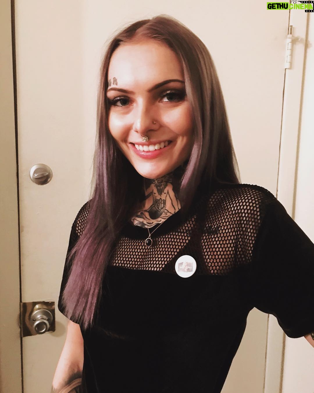 Daisy Coleman Instagram - Dudes please help us get to 30% tonight by donating and getting this @savingdaisyfilm button as a reward! It would help this campaign so much if you could. Every dollar counts. Im so grateful for all of you. Happy thanksgiving! 🖤🦃 the link is in my bio