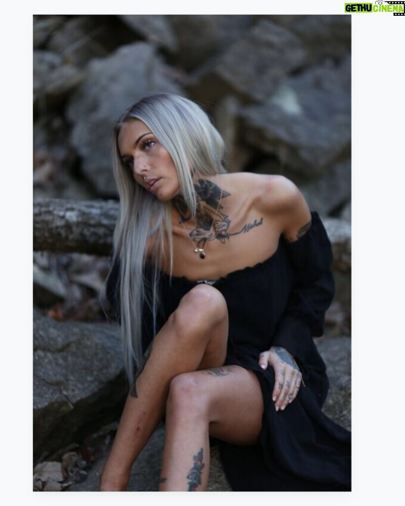 Daisy Coleman Instagram - Hey, bartender 🙋🏼‍♀️ I’d like one cat, on the rocks please 😋😇😂 The beauty of this session with @photosbyeric is I haven’t edited a single photo. Enjoy me, 100% raw and uncut • • • #tattooedmodels #kcmo #kcmodels #naturephotography #thegreyprojects