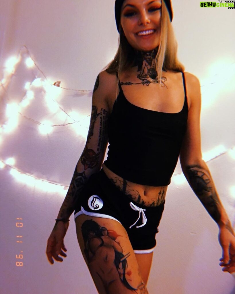 Daisy Coleman Instagram - Happy hunters moon, my little witches and warlocks 🖤🌝 let’s celebrate this moon with a discount 😉 use my code YOUNGCATTATTOOSINKED15 on inkedshop.com #inkedmag #inkedshop @inkedmag https://glnk.io/4y9/youngcattattoosinked