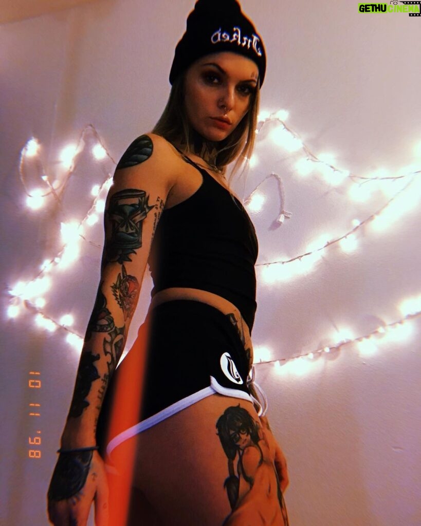 Daisy Coleman Instagram - Happy hunters moon, my little witches and warlocks 🖤🌝 let’s celebrate this moon with a discount 😉 use my code YOUNGCATTATTOOSINKED15 on inkedshop.com #inkedmag #inkedshop @inkedmag https://glnk.io/4y9/youngcattattoosinked