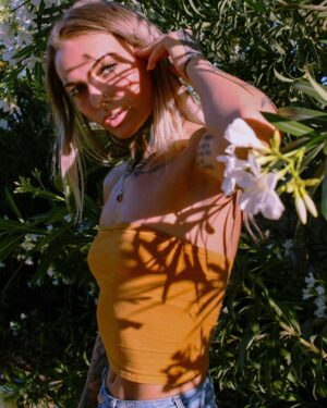 Daisy Coleman Instagram - How did you learn to live with a see-through soul? 📸 credits go to @anne_gravino 
#texasdeathtrippin