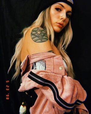 Daisy Coleman Instagram - 🥀You’re so cruel;
The way you love me 🥀

Would you guys mind looking at all of the insane detail @darkdenim96 put into this jacket? Phenomenal.