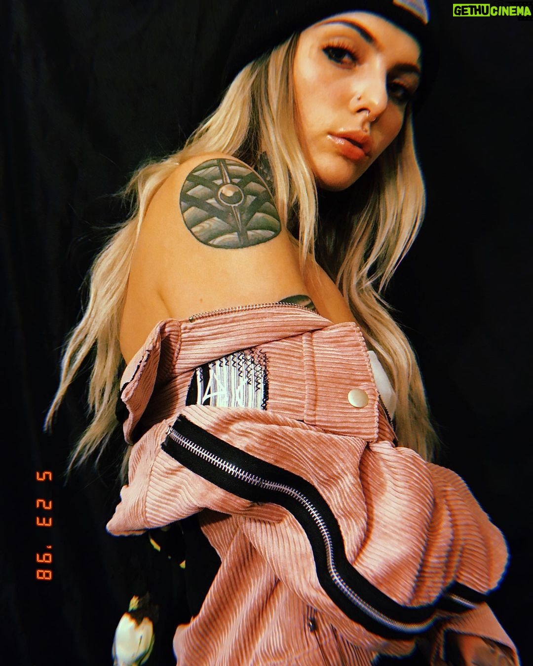 Daisy Coleman - 2.7K Likes - 🥀You’re so cruel;
The way you love me 🥀
Would you guys mind looking at all of the insane detail @darkdenim96 put into this jacket? Phenomenal.