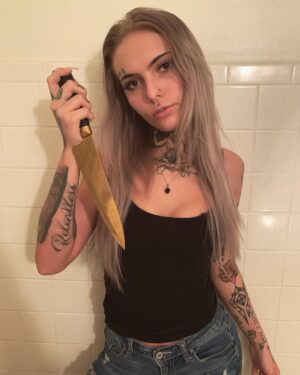 Daisy Coleman Instagram - Sheena Star 💫 internet and cosplay sensation
•
•
•
@crudecomicscinema 
#texasdeathtrippin 
Would you guys be some angels and go check out this film I’ve been working on? 🖤