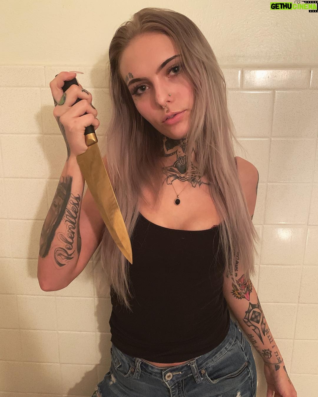 Daisy Coleman - 2.4K Likes - Sheena Star 💫 internet and cosplay sensation
•
•
•
@crudecomicscinema
#texasdeathtrippin
Would you guys be some angels and go check out this film I’ve been working on? 🖤