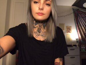 Daisy Coleman Instagram - I used to feel like my anxiety was something I just had to put up with; that I just had to deal with sleepless nights and the nervousness. I was told to try cbd to help with these symptoms multiple times, but it was almost impossible finding cbd that tasted good or wasn’t a messy powder. I needed something that tasted great, was easily portable, and wouldn’t be a mess. That’s when I found Happytea! @HappyTea is an easy alternative to traditional cbd. It’s all separated into individual packages that you can carry anywhere and just mix into a bottle of water at any time. It’s thc and mess free! I highly suggest @HappyTea for anyone wanting better sleep, pain relief, and anxiety relief! #HappyTea #ad