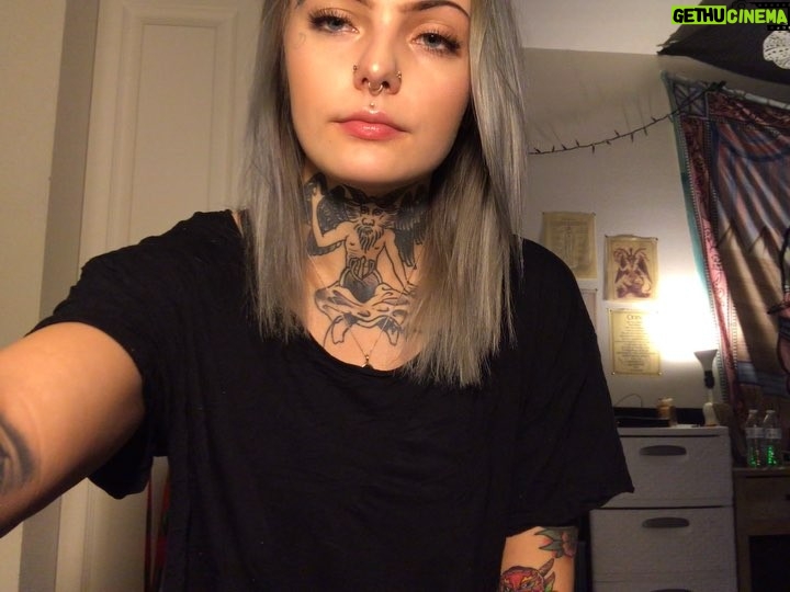 Daisy Coleman - 2.2K Likes - I used to feel like my anxiety was something I just had to put up with; that I just had to deal with sleepless nights and the nervousness. I was told to try cbd to help with these symptoms multiple times, but it was almost impossible finding cbd that tasted good or wasn’t a messy powder. I needed something that tasted great, was easily portable, and wouldn’t be a mess. That’s when I found Happytea! @HappyTea is an easy alternative to traditional cbd. It’s all separated into individual packages that you can carry anywhere and just mix into a bottle of water at any time. It’s thc and mess free! I highly suggest @HappyTea for anyone wanting better sleep, pain relief, and anxiety relief! #HappyTea #ad