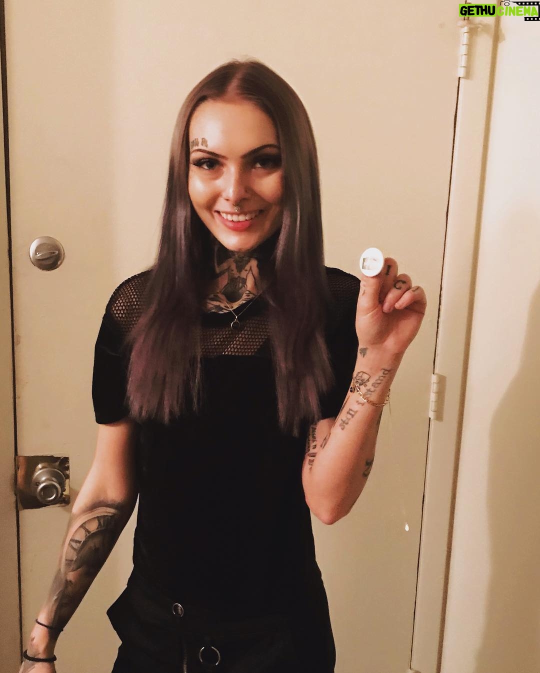 Daisy Coleman Instagram - Dudes please help us get to 30% tonight by donating and getting this @savingdaisyfilm button as a reward! It would help this campaign so much if you could. Every dollar counts. Im so grateful for all of you. Happy thanksgiving! 🖤🦃 the link is in my bio