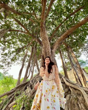 Daisy Shah Instagram - Yahan har pal pal pal beautiful 💚🎶
.
.
.
#natureatitsbest #daisyshah