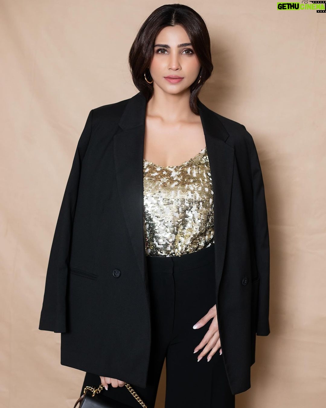 Daisy Shah Instagram - Swipe 👉🏻 to see ‘Moye Moye’ inspired look . . . Mua: @makeupbyvinod Hair: @trivenihairstylist 📸: @portraitdeewana x @oceanmediapr Happy Vibes: yours truly . . . #daisyshah