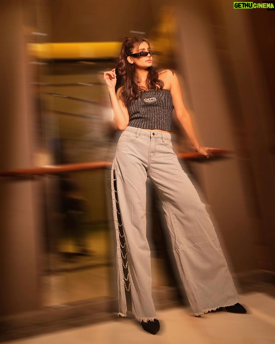 Daisy Shah Instagram - A little blur, a lot of magic ✨ . . . Outfit: @madaboutfashion_kejal MUA: @makeoverbysejalthakkar Styled by: @purvabansal5 Assisted by: @siddhiagrawal0605 📸: @deepak_das_photography 📍: @radissonblumumbaiairport PR: @greenlight__media . . . #daisyshah