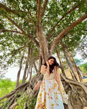 Daisy Shah Instagram - Yahan har pal pal pal beautiful 💚🎶
.
.
.
#natureatitsbest #daisyshah