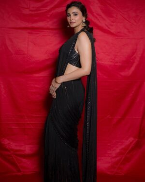 Daisy Shah Instagram - 🪔✨ दिवाली की हार्दिक शुभकामनाएँ 🪔✨
.
.
.
@chameeandpalak @koharbykanika @makeupbyvinod @trishadjani @makeupbyshaheenshaikh @portraitdeewana 
.
.
.
#diwali2023