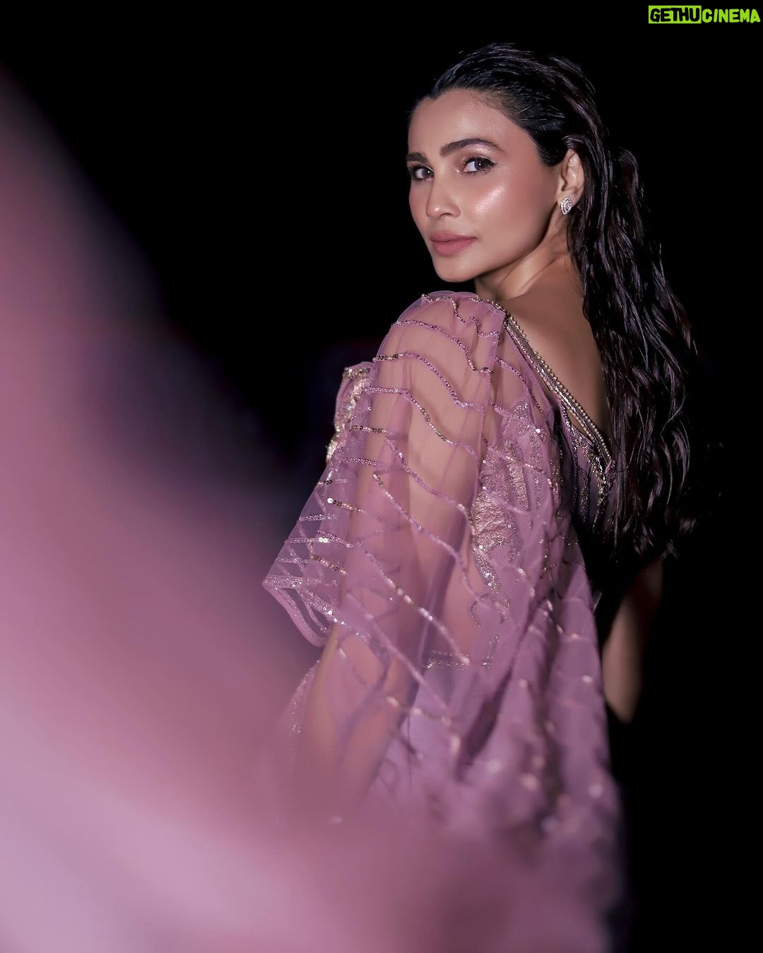 Daisy Shah Instagram - 🔮 . . . Wearing: @adaaraofficial Styled by: @trishadjani MUA: @makeupbyvinod Hair: @makeover_by_vrush 📸: @kunal_mohite_photography . . . #ITAawards #daisyshah