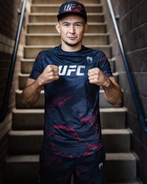 Damir Ismagulov Instagram - Ещё немного и в бой 🥊🔥