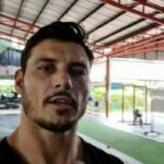 Damir Ismagulov Instagram - Тяжелая работа вместе с @petr_yan под руководством тренера @coach_kobes 🔥🔥💪🏻