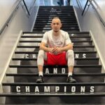Damir Ismagulov Instagram - Оглядываясь назад понимаешь сколько ты уже прошел, взлеты и падения преследуют постоянно, но всегда знал что и этот путь нужно пройти достойно. Поражения - это для меня не трагедия, это стимул работы над собой. Нужно начать сначала, но уже более грамотно исправить ошибки и вернуться, а трудности - они всегда были и будут , я как вспомню что год был на костылях а потом еще 2 года учился ходить заново , вот это было тяжелое время, но по воле Всевышнего я вернулся тогда, вернусь и сейчас. Обнимаю но не всех 🫂😉😀 Las Vegas, Nevada