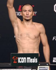 Damir Ismagulov Instagram - ⚖️ @Ismagulov_Damir показал на весах 70,76 кг! #UFCVegas76