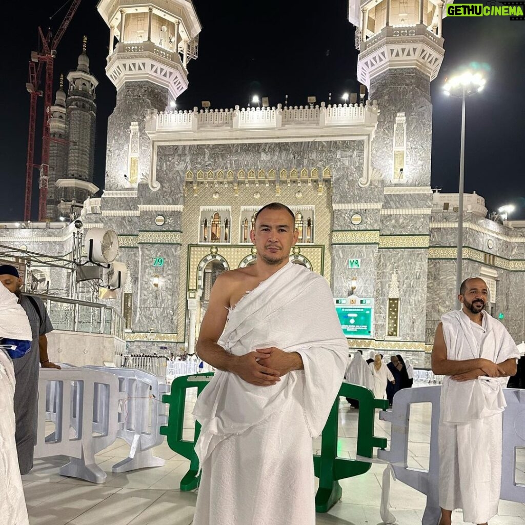 Damir Ismagulov Instagram - Две недели на святой земле куда приезжают миллионы мусульман со всего мира, были незабываемы 🕋❤️🤲#alhamdulillah #умра #мекка #медина