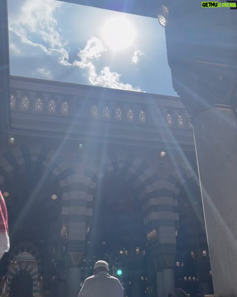 Damir Ismagulov Instagram - «... Это Аллаһ оказал Вам милость тем, что привёл Вас к вере, если Вы правдивы» (Коран 49:17) Medina, Saudi Arabia