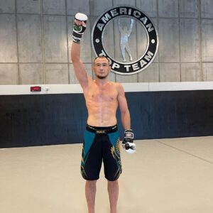 Damir Ismagulov Instagram - Подготовка закончилась в @americantopteam , выдвигаемся в Вегас чтобы забрать свое ✅