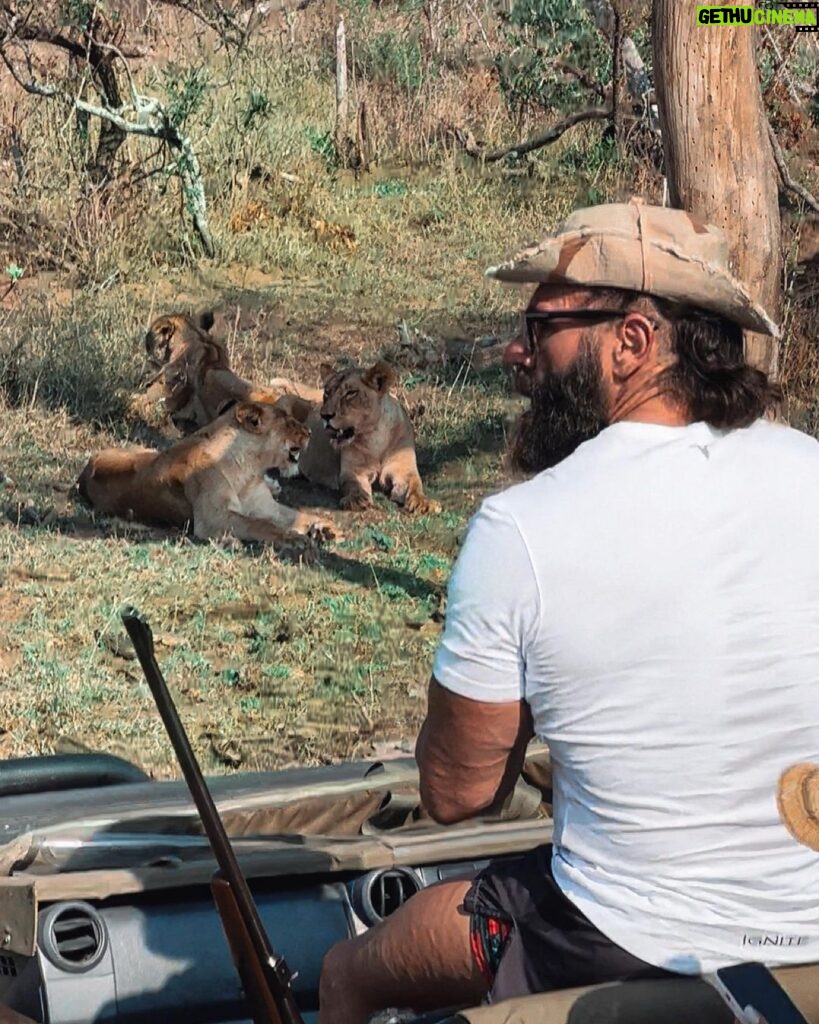 Dan Bilzerian Instagram - Pretty happy, I’ve wanted to go on an African safari since I was a kid. It’s a damn shame people shoot these amazing animals for sport South Africa