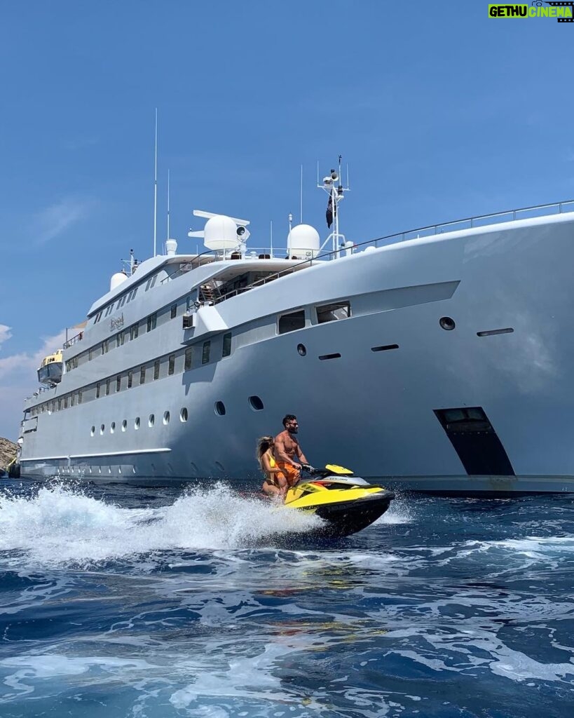 Dan Bilzerian Instagram - My boat bigger than your sugar daddies boat Ponza, Italy